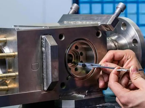 Three precautions for plastic mold manufacturing